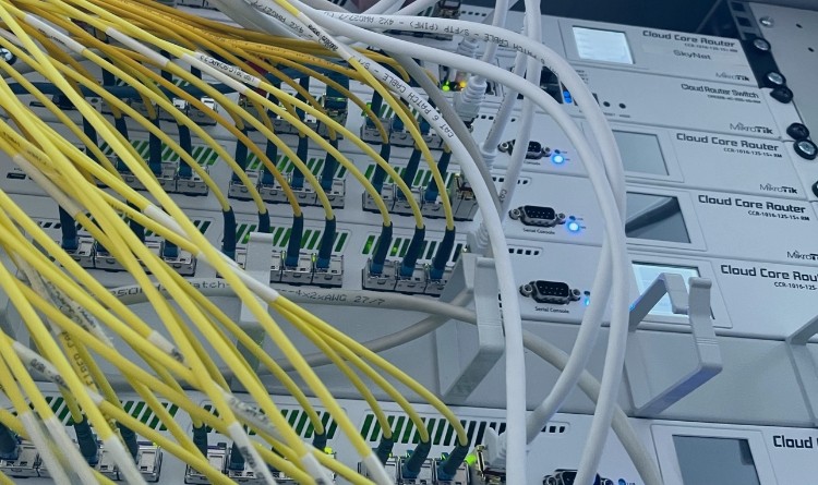 Pengkabelan & Konfigurasi Mikrotik untuk Jaringan Profesional